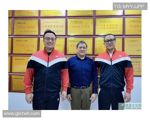 姚明与吴镇宇激情对决篮球场展现友谊与竞技精神的完美结合