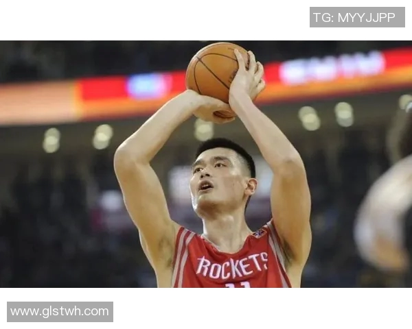 暴扣姚明的传奇瞬间：篮球场上的巨人如何被逆袭的故事